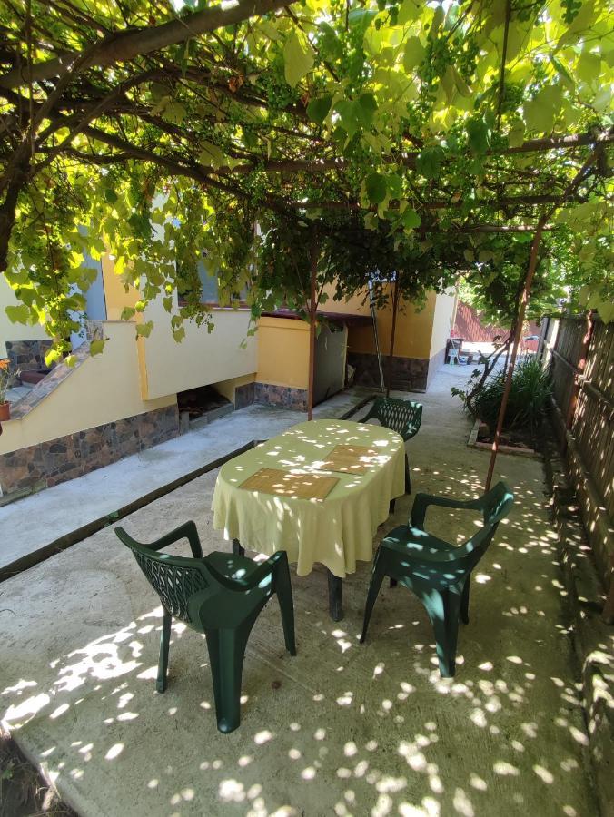 Central House Curtea de Argeş Exterior foto